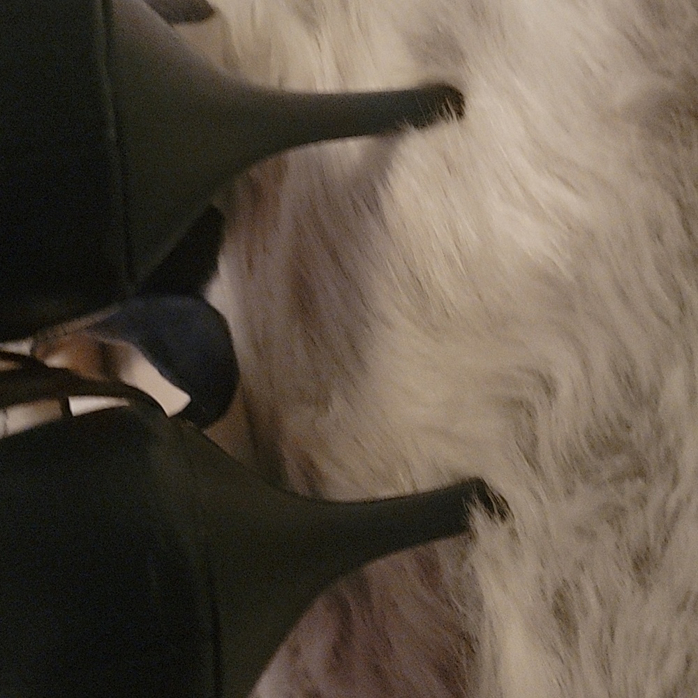 🎁🎁🎁🎁 Heels - Picture 7 of 8